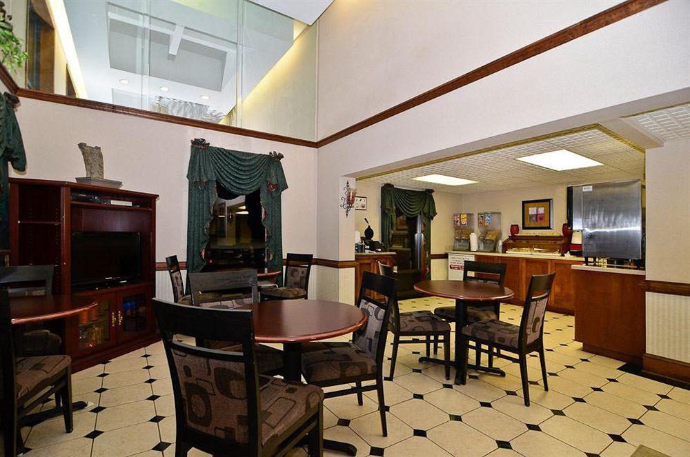 Quality Inn & Suites Atlanta Stone Mountain Restaurant photo