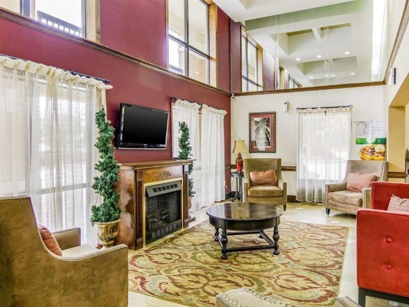 Quality Inn & Suites Atlanta Stone Mountain Extérieur photo