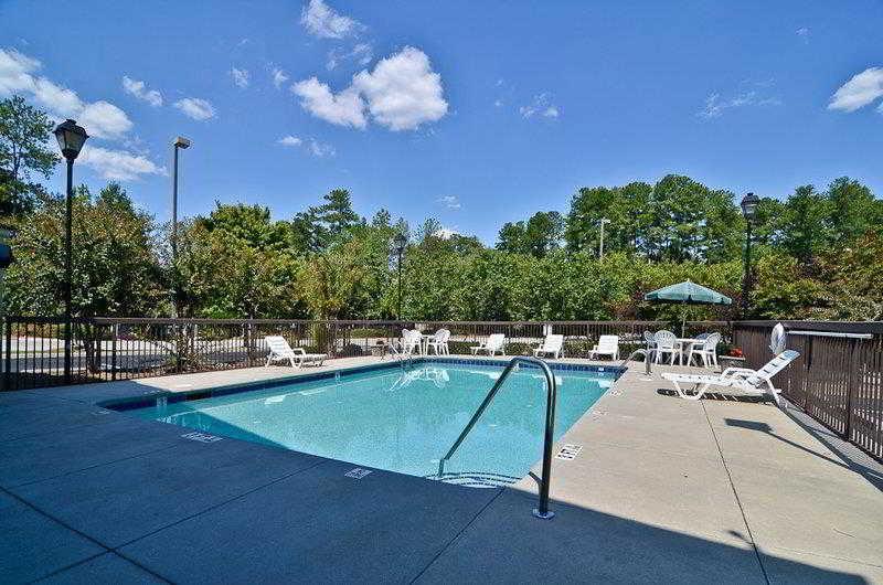 Quality Inn & Suites Atlanta Stone Mountain Extérieur photo