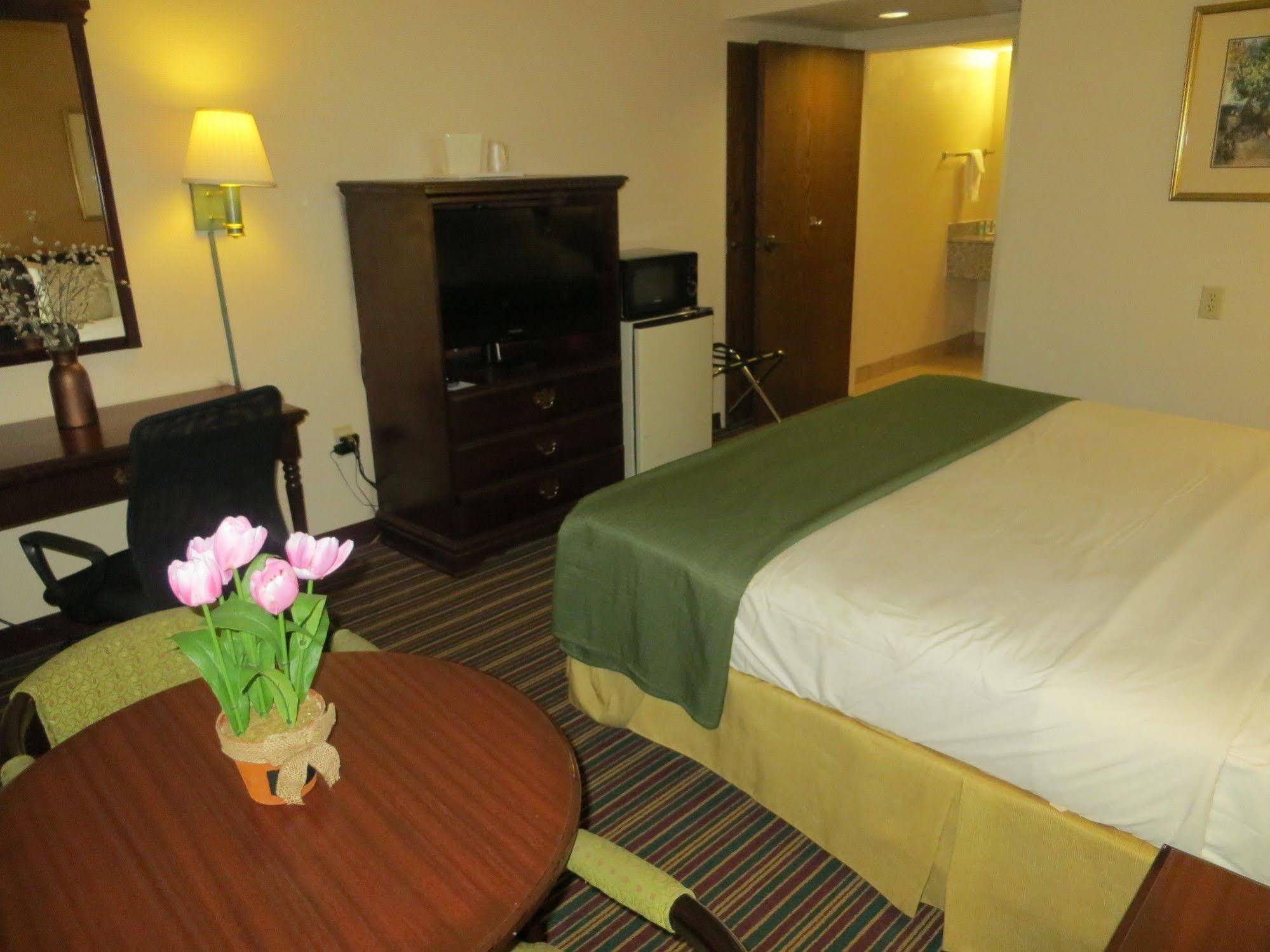 Quality Inn & Suites Atlanta Stone Mountain Extérieur photo